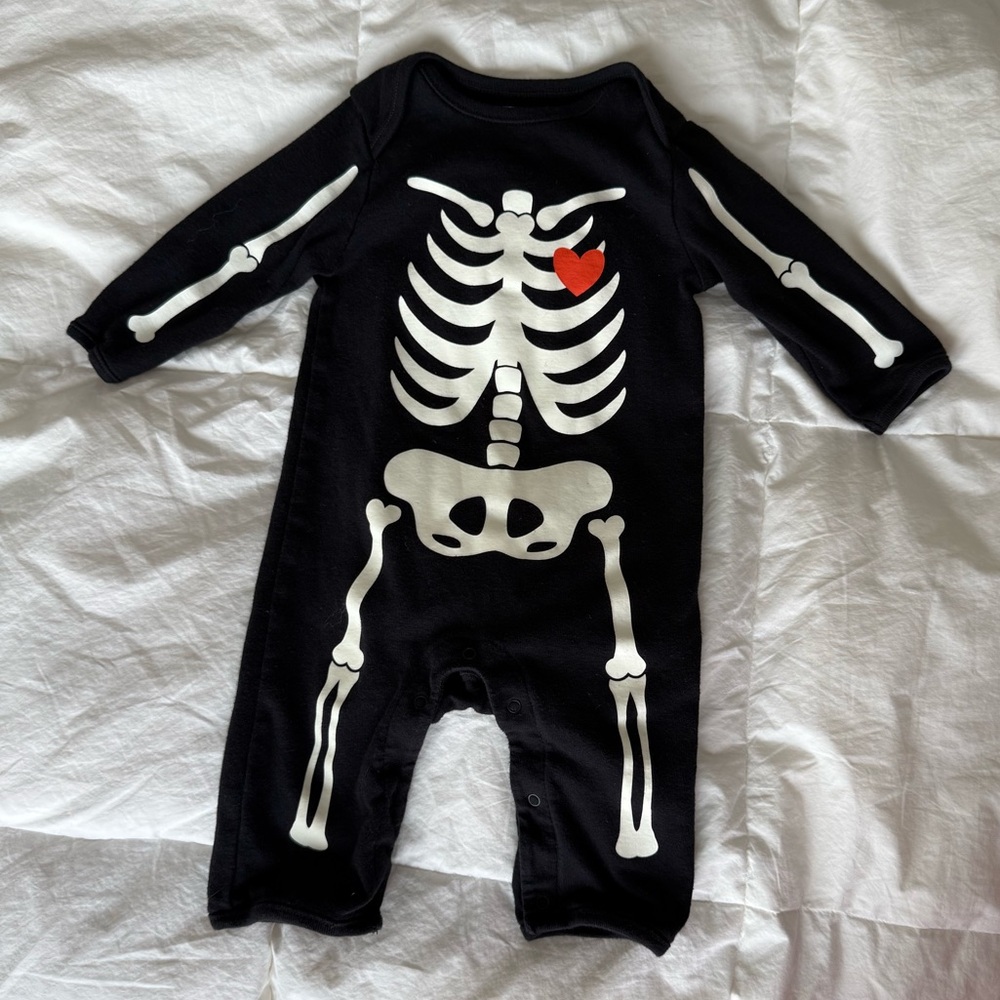 Old Navy Baby Skeleton Halloween Footless Onesie with Snaps 3 - 6 Months